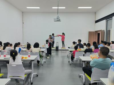 學校舉辦 “涵養(yǎng)優(yōu)良家風,護航子女健康成長” 家庭教育周活動